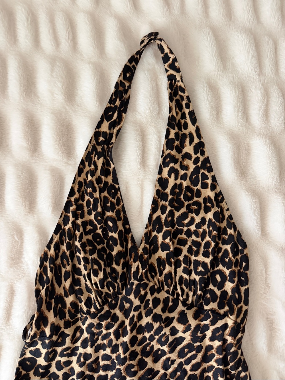 Reformation Delanie Leopard-Print in Tan and Black - Picture 3 of 6